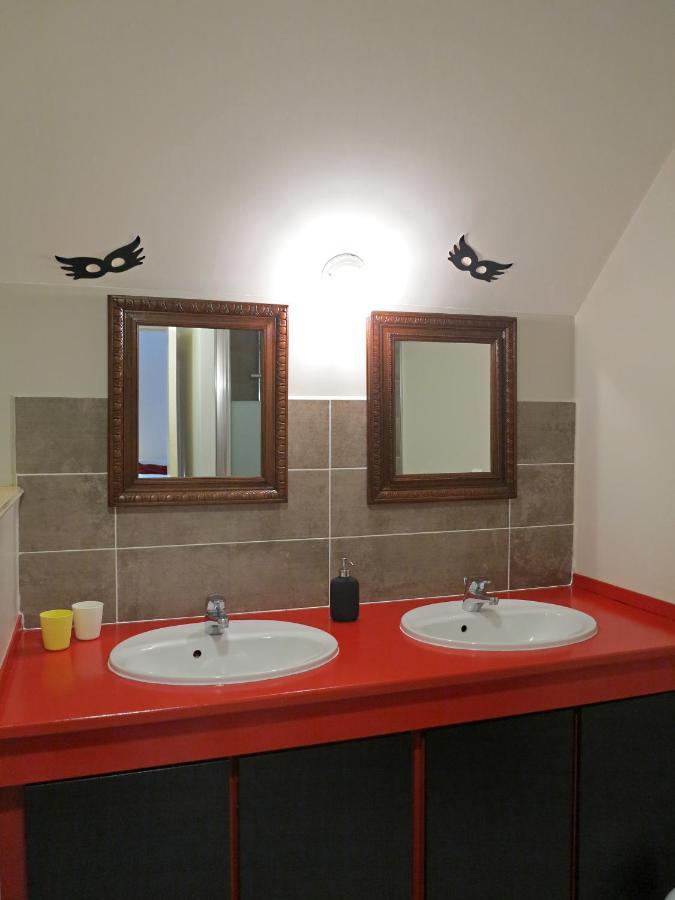 La Ferme De La Fosse Dionne Bed & Breakfast Tonnerre Bagian luar foto