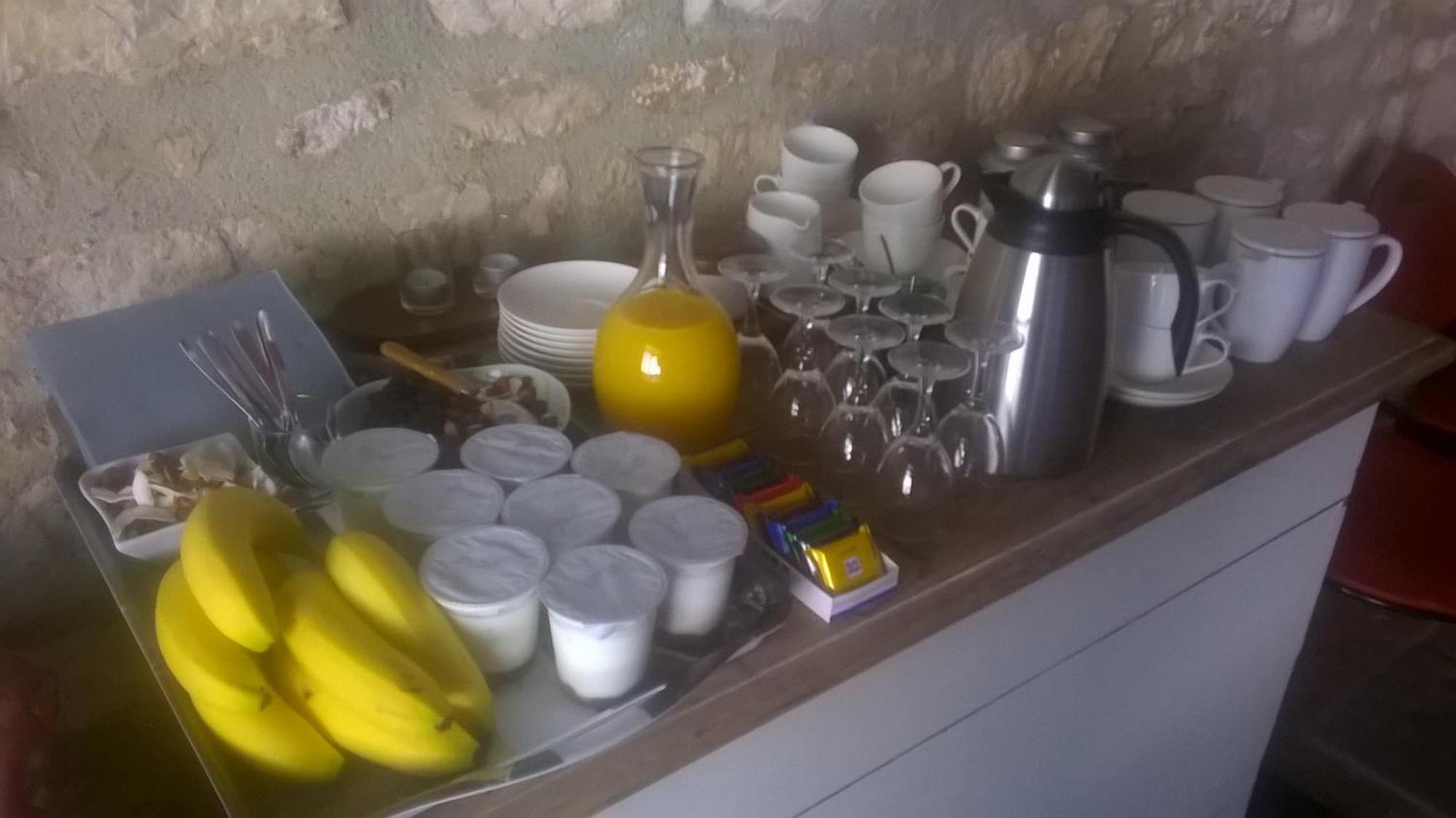 La Ferme De La Fosse Dionne Bed & Breakfast Tonnerre Bagian luar foto