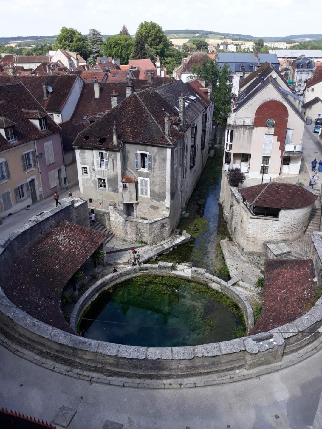 La Ferme De La Fosse Dionne Bed & Breakfast Tonnerre Bagian luar foto